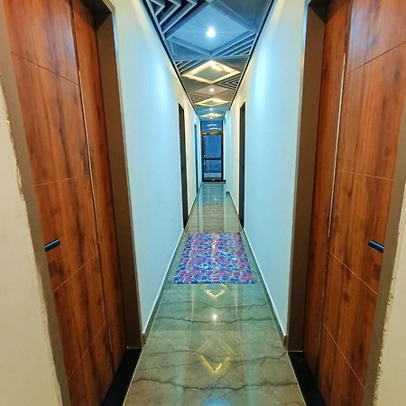 Shri Radha Rani Kripa Dham Hotell Mathura Eksteriør bilde