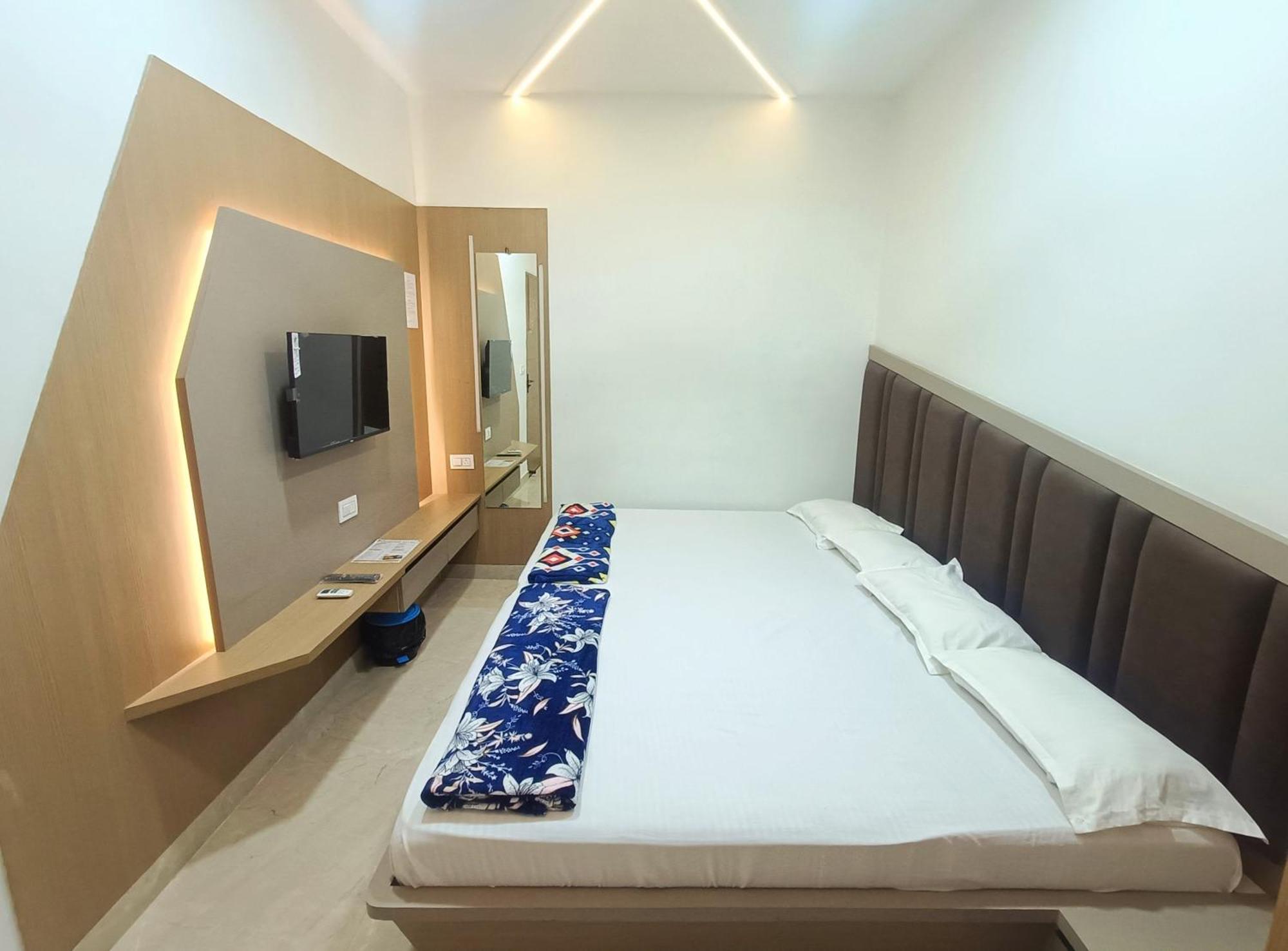 Shri Radha Rani Kripa Dham Hotell Mathura Eksteriør bilde