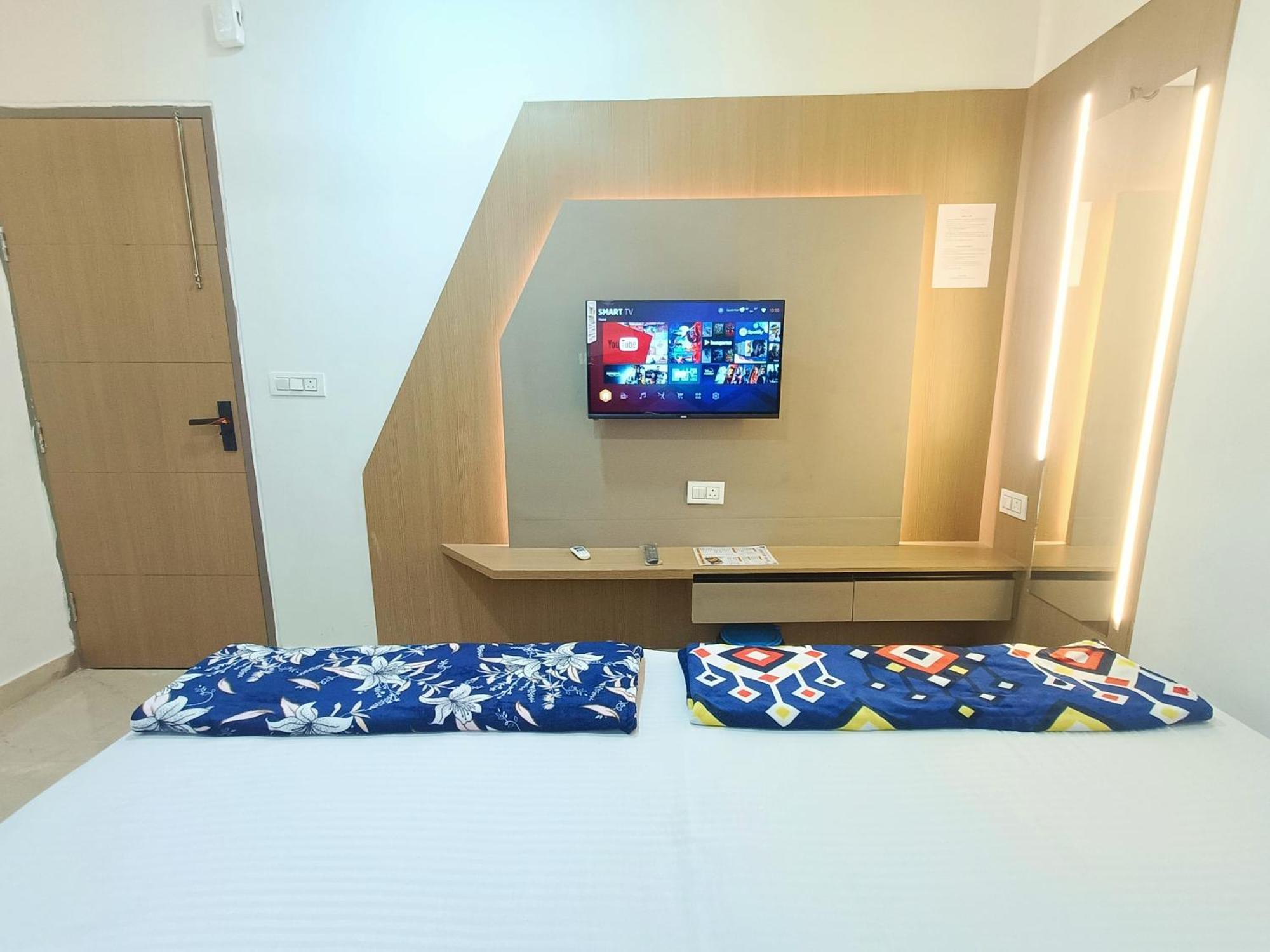 Shri Radha Rani Kripa Dham Hotell Mathura Eksteriør bilde